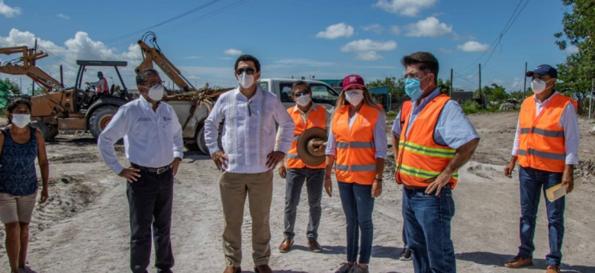 Supervisa Alcalde avance de pavimentación en la colonia Derechos Humanos