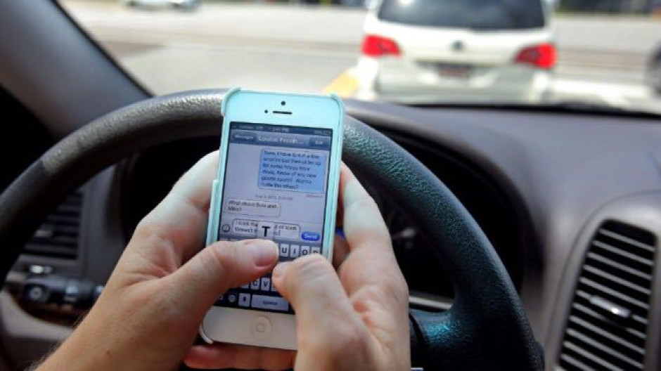 Aumenta índice de accidentes por uso del teléfono