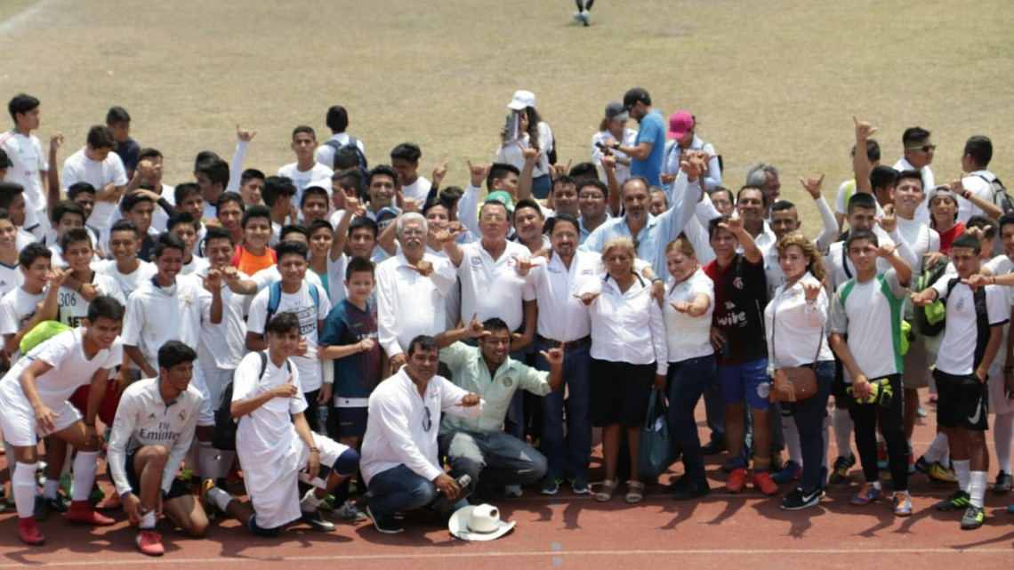 Andrés Zorrilla reconoce papel de los jóvenes en la historia de cambio