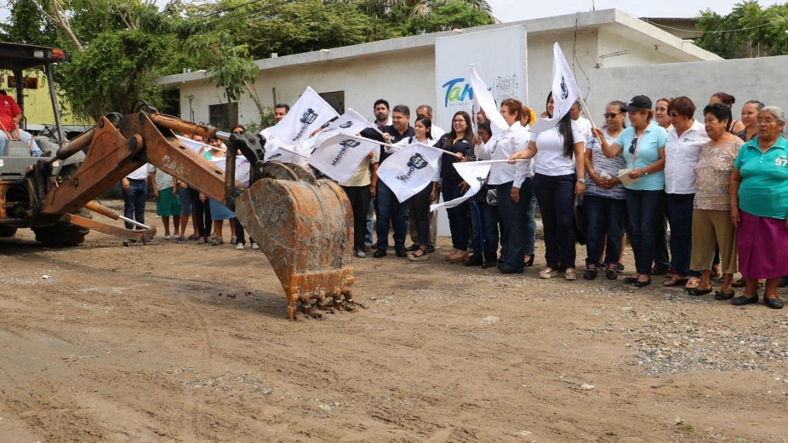 Más y mejores accesos lleva Gobierno de Madero a colonias