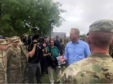 Secretario de Defensa de EU supervisa frontera con México