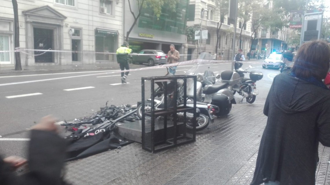 Automóvil arrolla a varios transeúntes en Barcelona