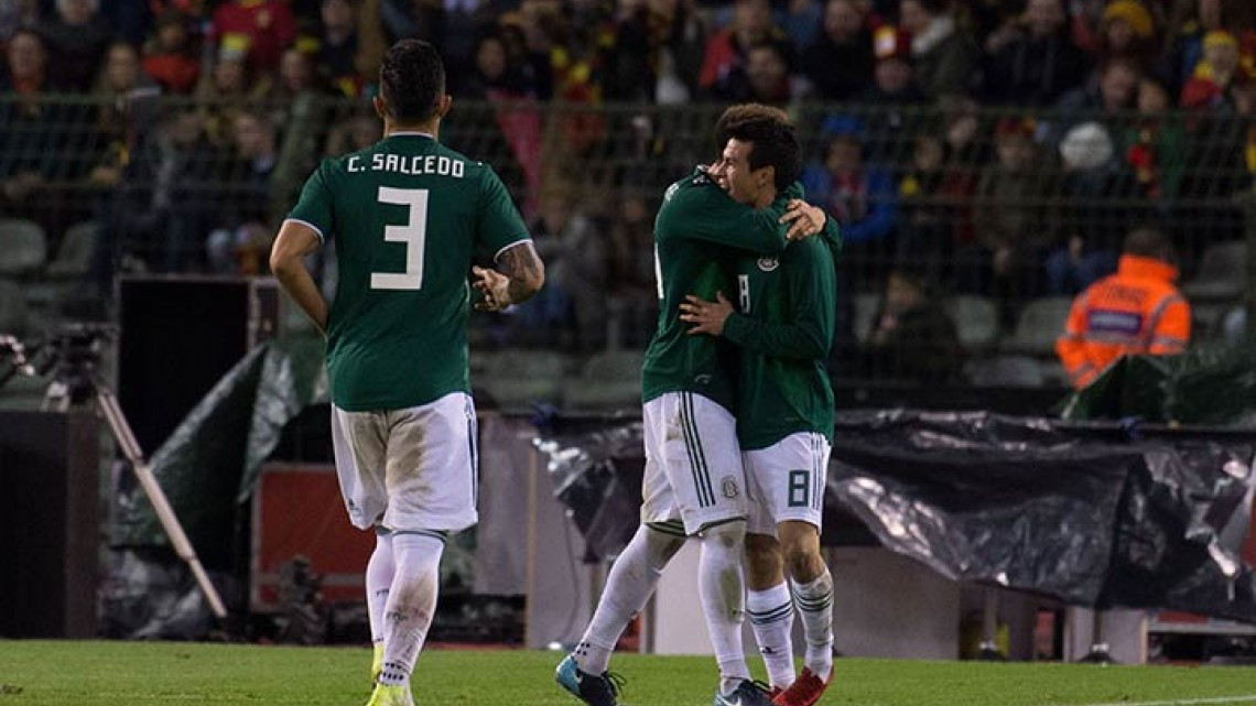 Con doblete de Chucky Lozano, México empata con Bélgica