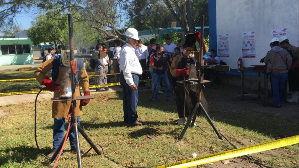 Mujeres son capacitadas para incursionar en el mundo de la construcción
