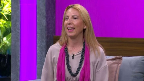 Crean canción con el idioma ‘alienígena’ que habla Mafe Walker