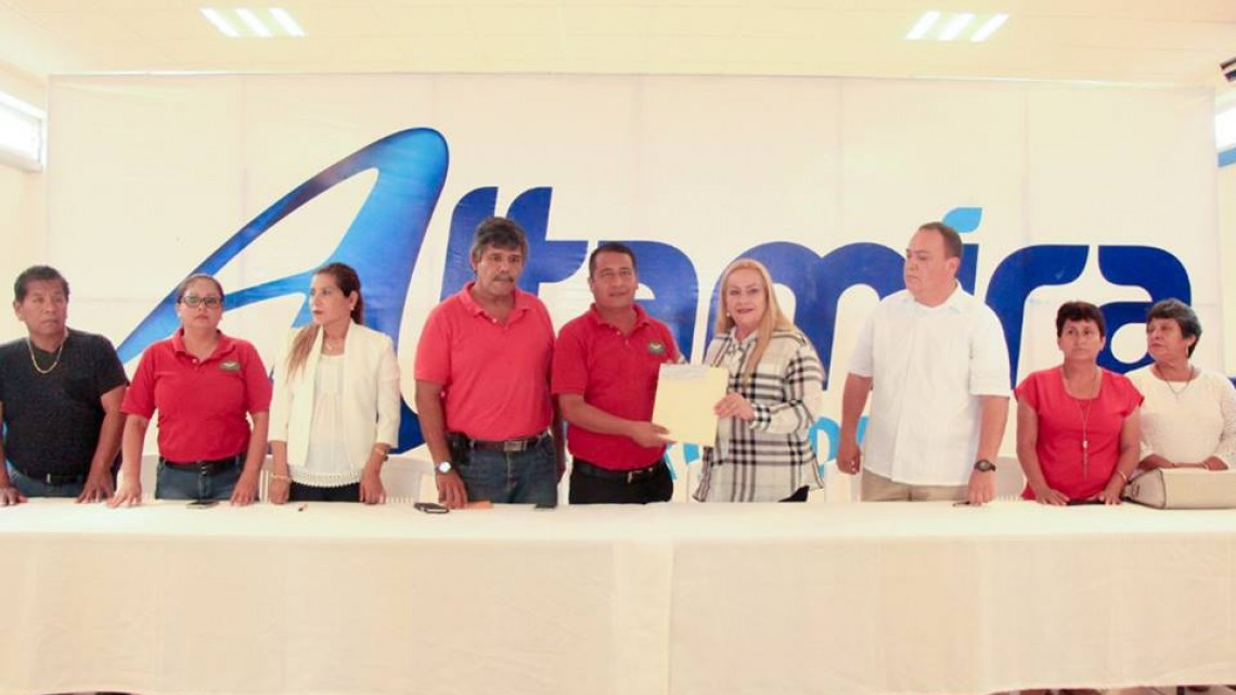 Entrega Alcaldesa becas a hijos de trabajadores sindicalizados