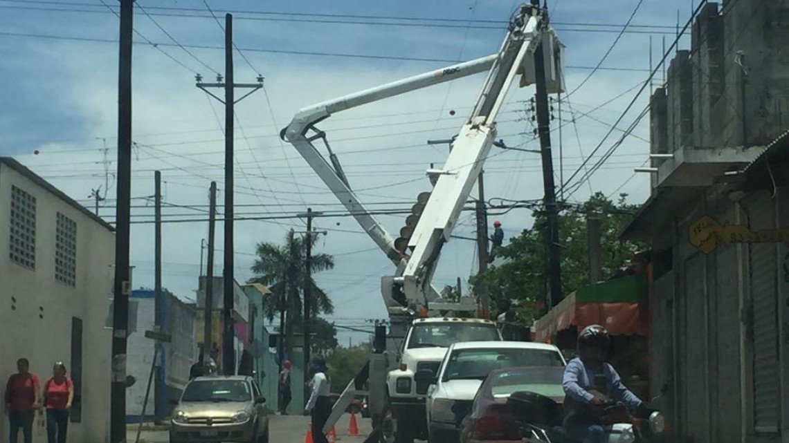 Dialogan para solucionar cortes de energía eléctrica