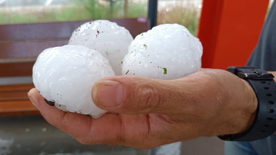 Bebé muere tras ser golpeada por bola de granizo en España