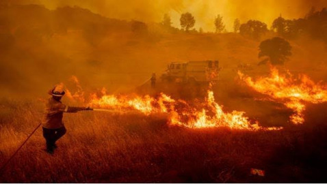 Aumentan a 11 los muertos por incendios en California