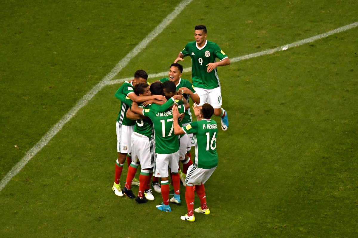 México golea 3-0 a Honduras y se acerca a Rusia 2018