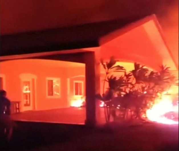 Lava del volcán Kilauea incendia unas casas 