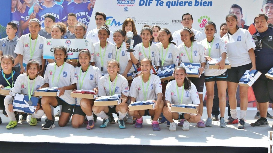 Entregan premios del Torneo de Fútbol “DIF Te Quiere Bien”