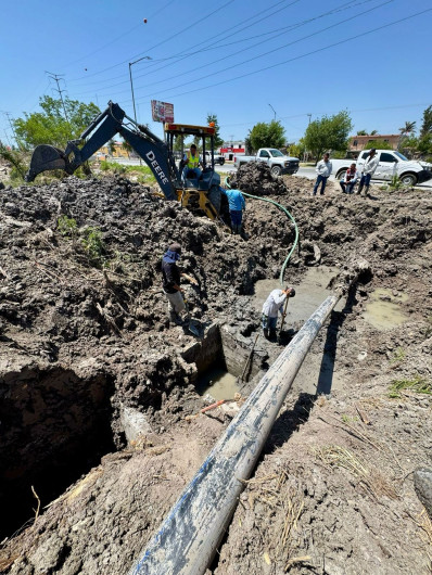 Refuerza COMAPA suministro de agua potable en zona norponiente con nueva conexión de tubería PEAD