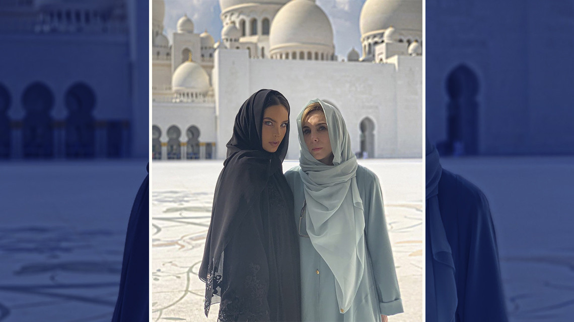 Belinda y su madre sorprenden por increíble parecido