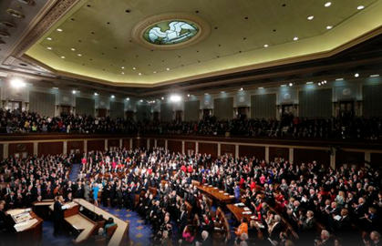 Senado de EU aprueba plan evitar para cierre de gobierno
