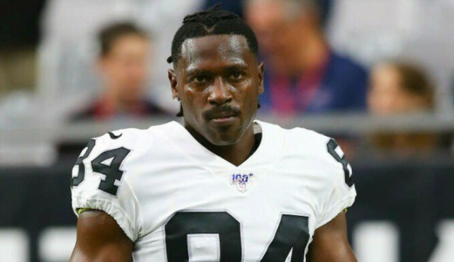 Antonio Brown fue acusado de violación por su exentrenadora 