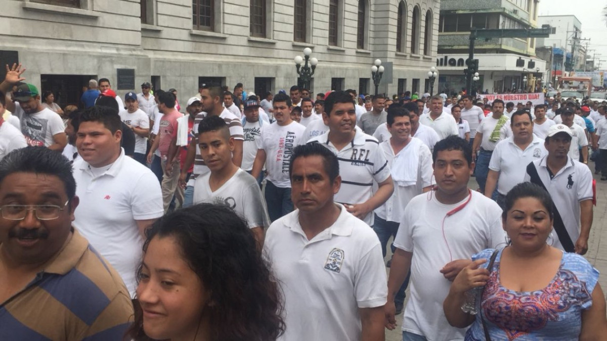 Desfilan 18 mil trabajadores por el día del trabajo