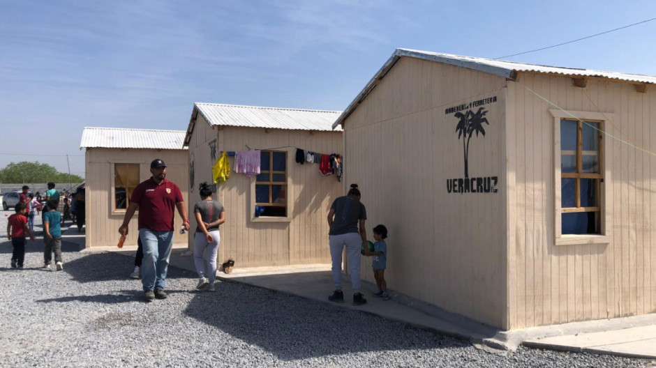 Entregan casas y planta potabilizadora a migrantes de Senda de Vida