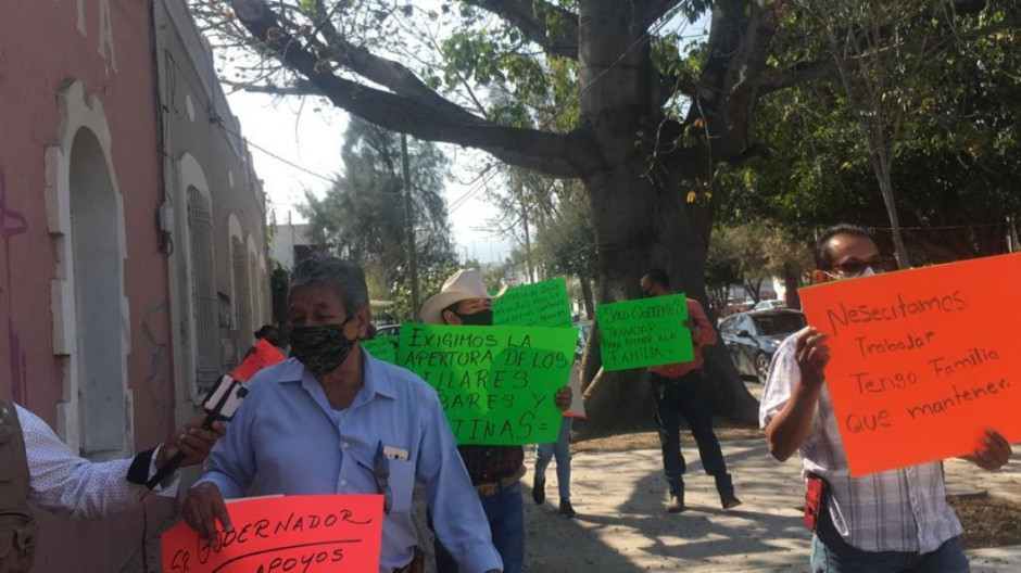 Dueños de bares, cantinas y billares piden abrir después de 10 meses de cierre 