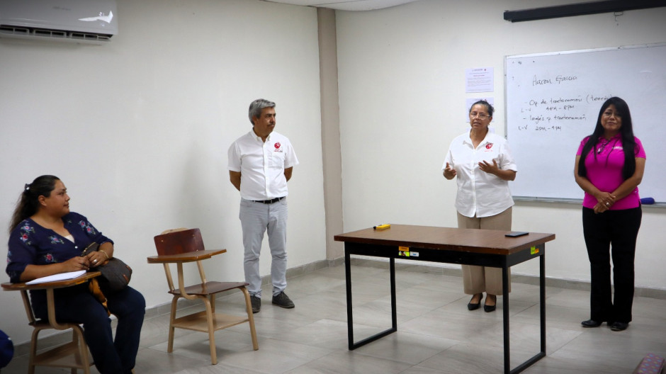 Mujeres inician capacitación en autotransporte de carga