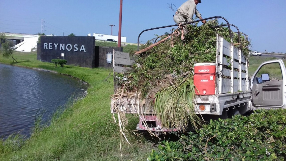 Limpian cuadrillas calles y sitios públicos 