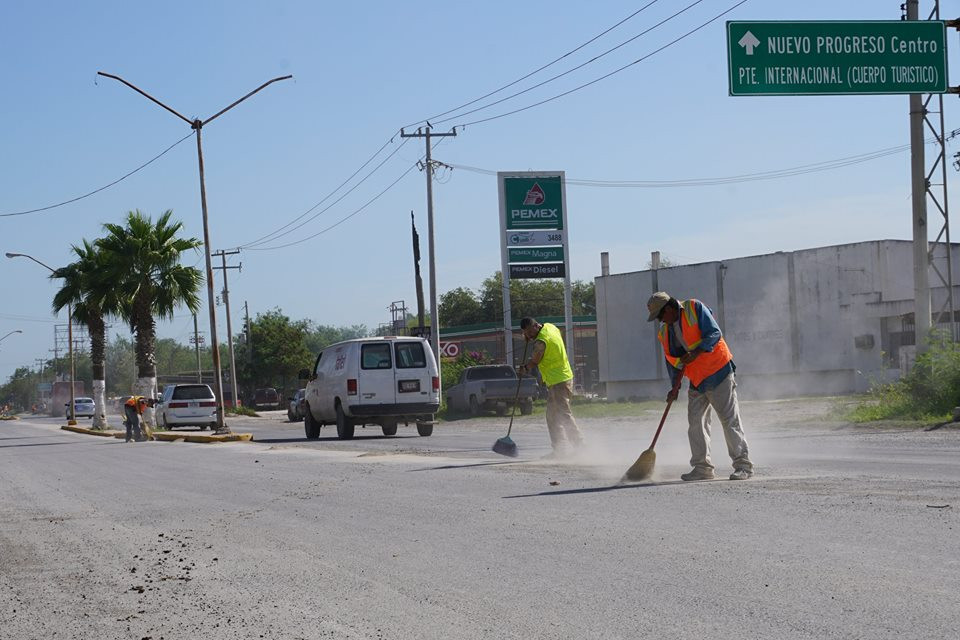Cuadrillas de limpieza realizan labores