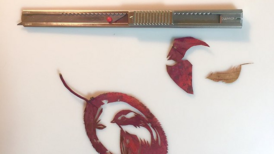 Obras de arte con hojas caídas en Japón