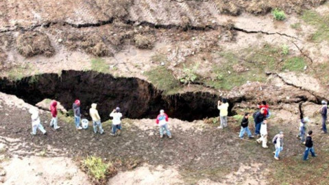 Exhortan especialistas a evitar construir sobre fracturas