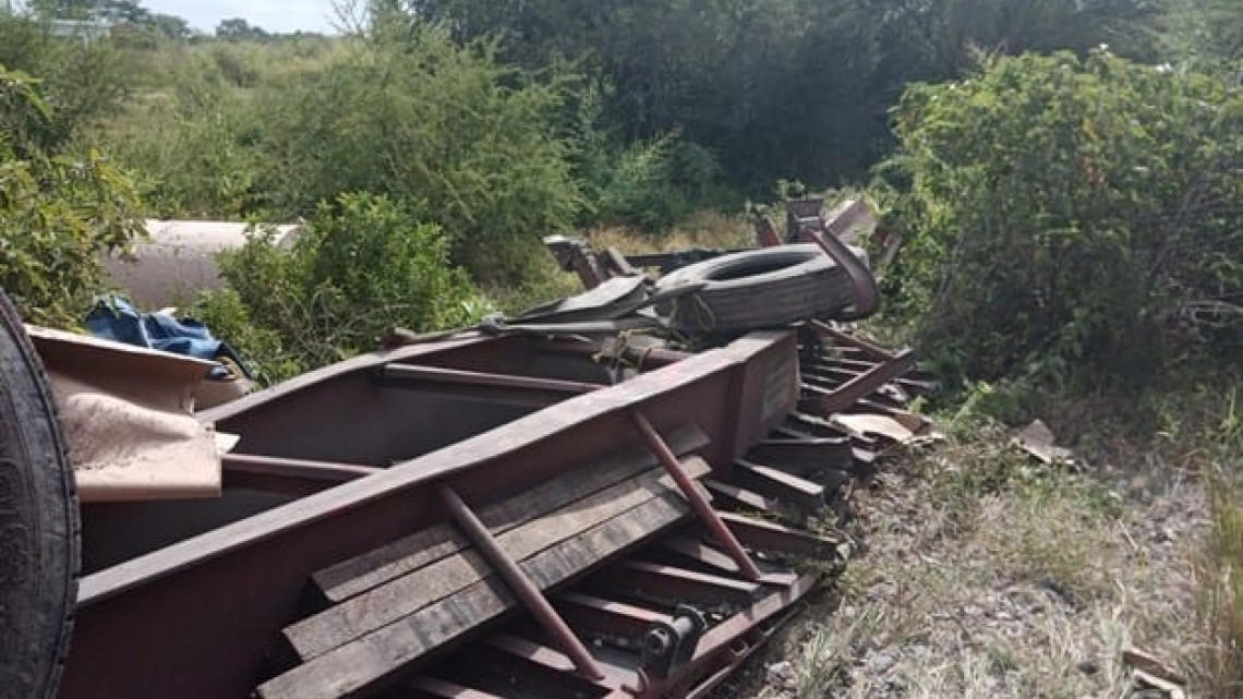 Tren choca contra tráiler en la Monterrey-Victoria 