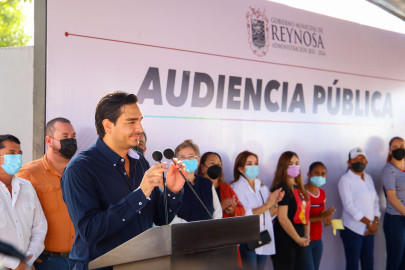 Atiende el Presidente Municipal Carlos Peña Ortiz a habitantes de Los Almendros 