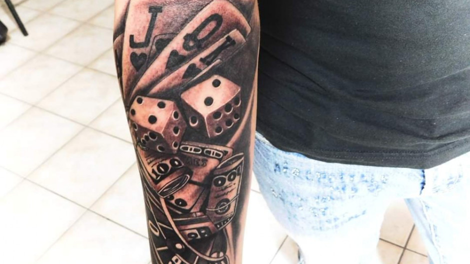 Cambian Tatuajes por café y pan para familiares de internos en hospitales