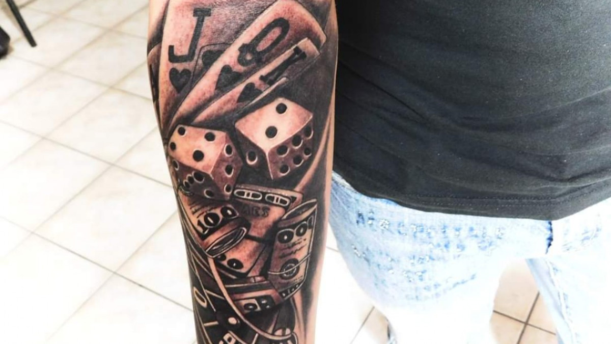 Cambian Tatuajes por café y pan para familiares de internos en hospitales