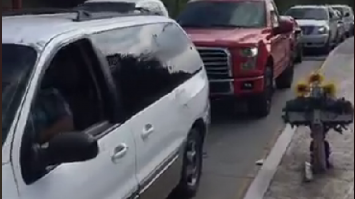 Puentes Internacionales de Matamoros registran largas filas y tiempo de espera de hasta 3 horas   