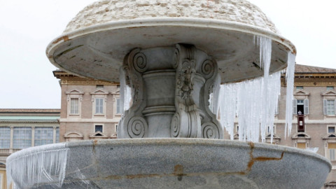 Congelada la fuente del Vaticano por bajas temperaturas