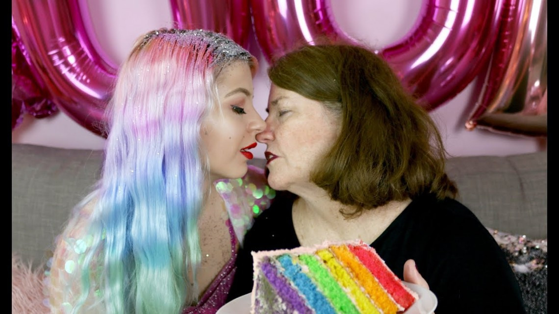 Julia Zelg se ha comprometido; su novia le lleva 37 años