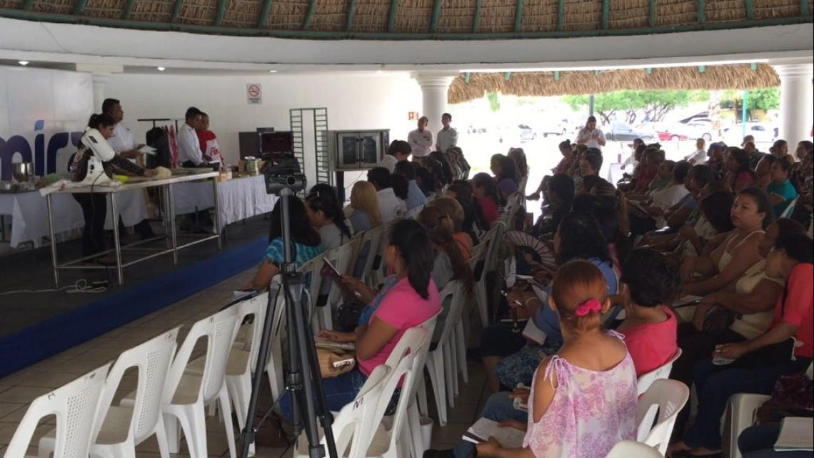 Mujeres de Altamira son capacitadas en el arte de la repostería.