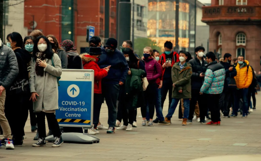 Variante Ómicron dominará Europa a inicios del 2022: ECDC