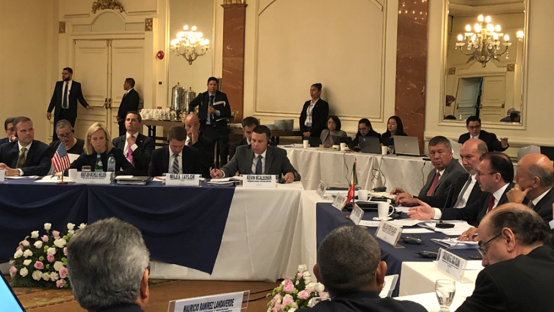 Videgaray y Nielsen dialogan sobre familias separadas