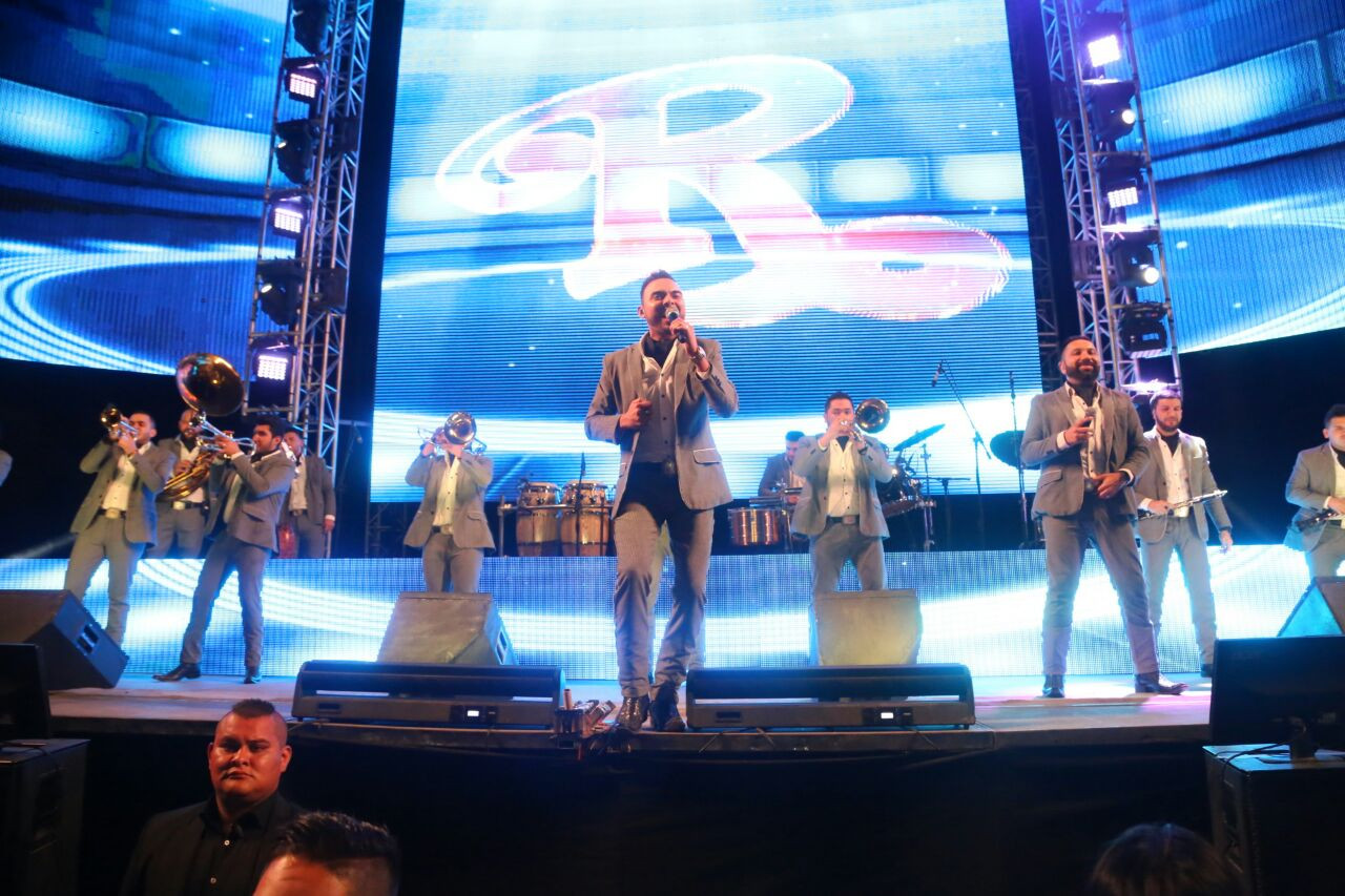 Disfrutan más de 13 mil personas con la Alcaldesa la actuación de la Banda El Recodo