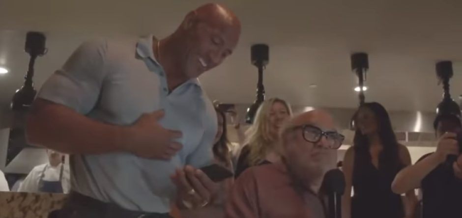 “La Roca” y Devito se cuelan a una boda en Los Cabos