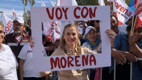 Beatriz da su primer discurso en campaña de AMLO