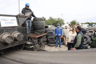 Supervisa Alcaldesa proceso de trituración de llantas