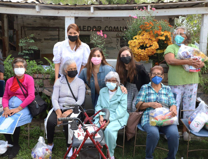 DIF Reynosa entrega apoyo alimentario a los abuelitos de Casas Club y Grupos en Comunidad