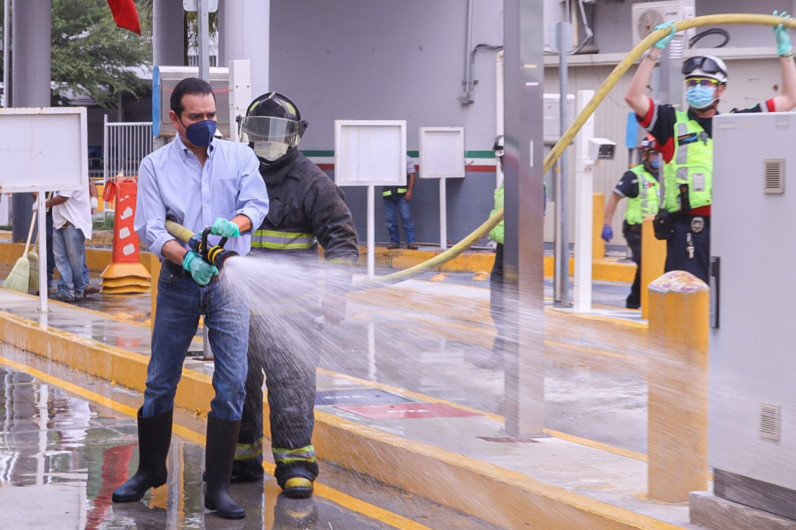 Encabeza Rivas sistema de desinfección en Puente 1