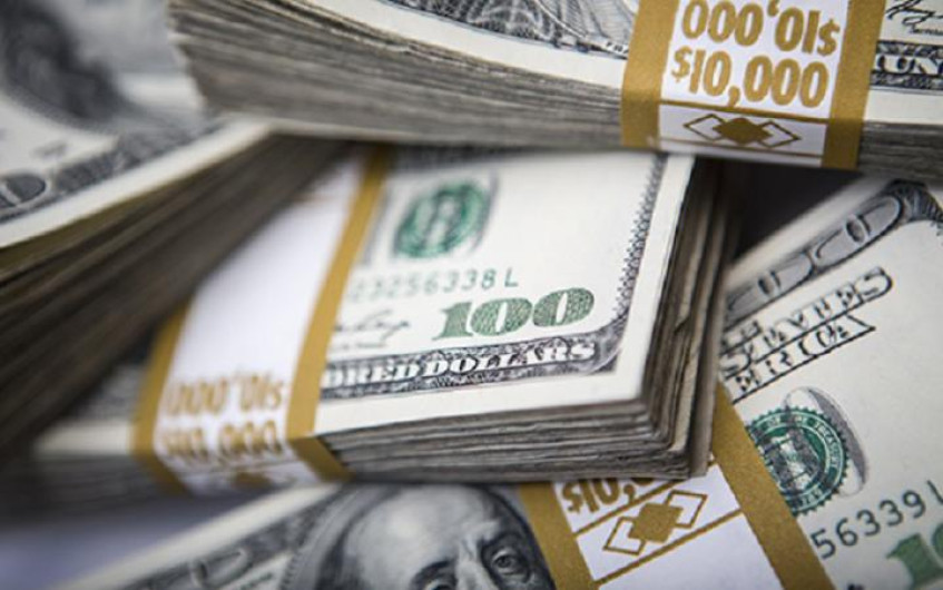 Arrestan a hombre con 49 mil dólares en efectivo