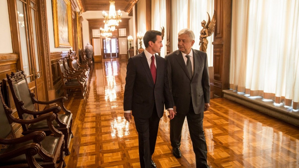 AMLO se reúne con EPN en Palacio Nacional