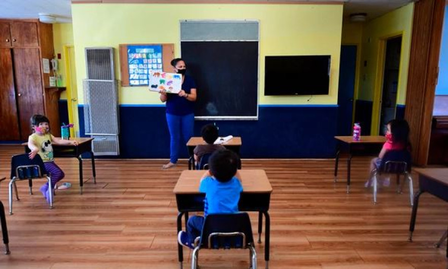 Aumentan casos de COVID-19 en niños de EU tras reapertura de escuelas