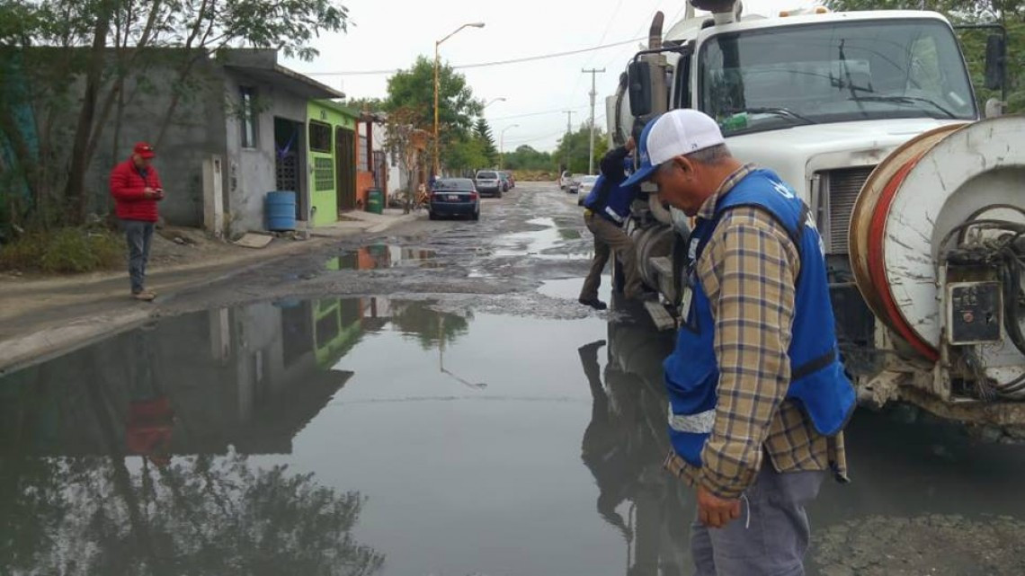 Comapa trabaja con equipo vactor