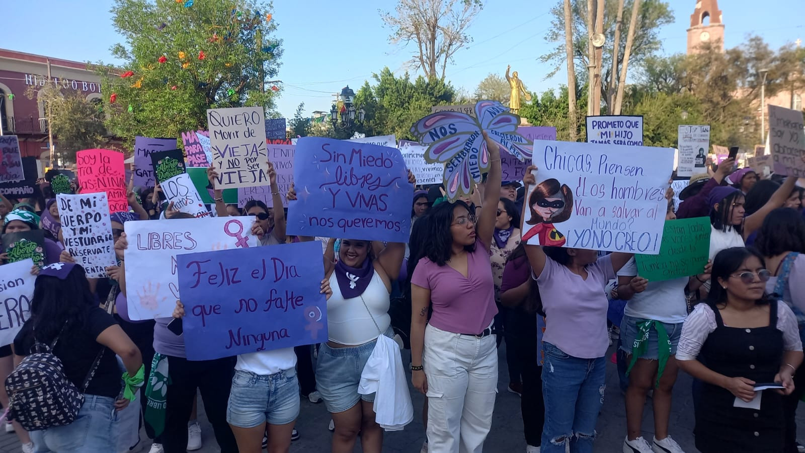 Mujeres marchan por justicia y contra la impunidad en el Día Internacional de la Mujer