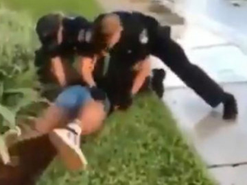 Niña de 14 años es golpeada por policías